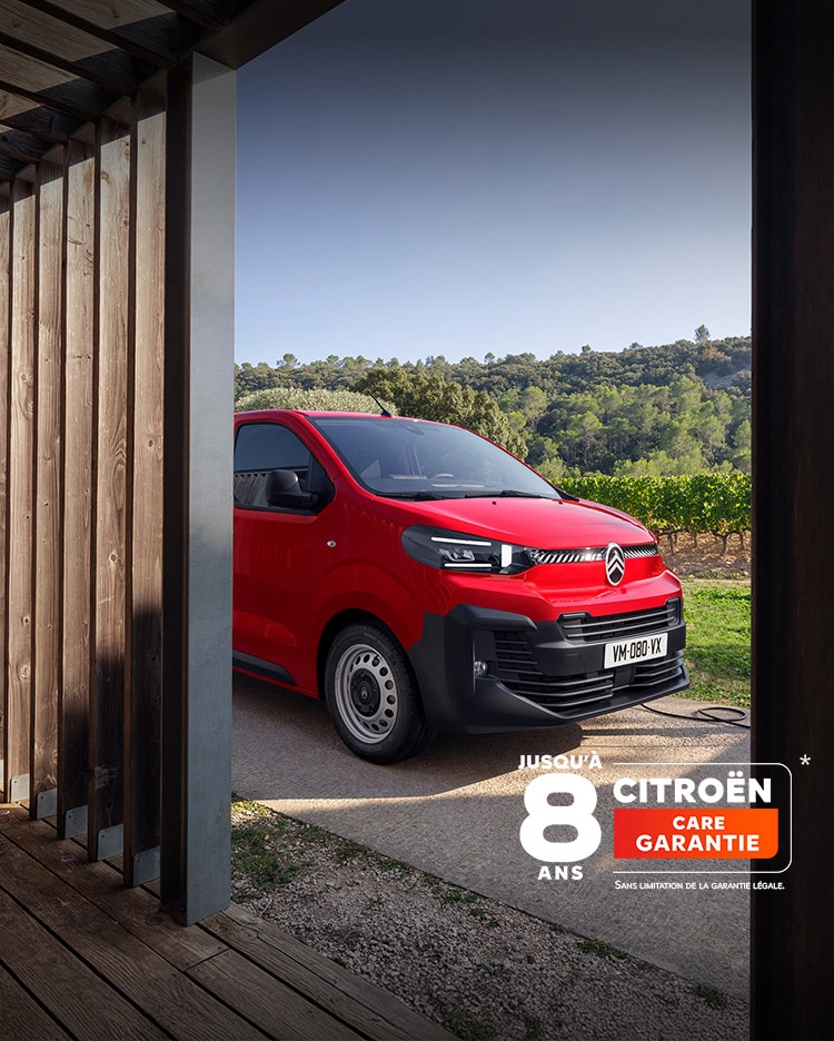 Red new ë-Jumpy riding in town