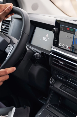 Interior cockpit view of a Citroën ë-Jumpy showing car‑like driving position, digital display, connectivity and driving comfort.