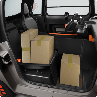 Vue intérieure de l’espace de chargement de Citroën Ami, présentant un agencement sûr, durable et protecteur pour des livraisons compactes et innovantes