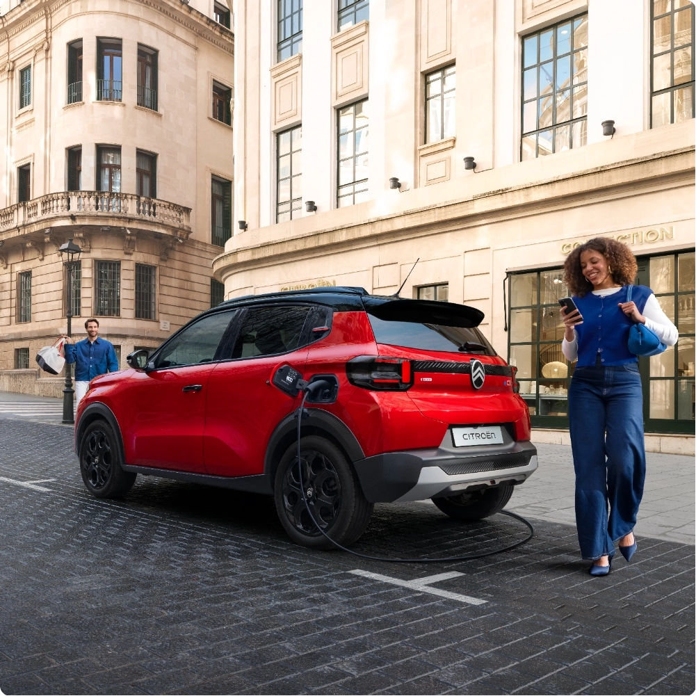 Rear three-quarter view Citroën ë-C3 electric city car practical trunk access for daily usage, smart EV alternative