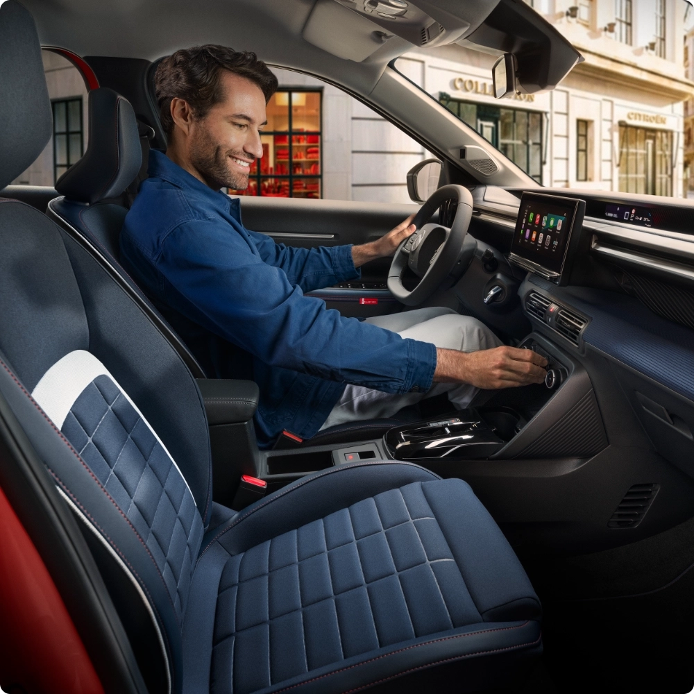 Front interior view of Citroën ë‑C3 electric SUV highlighting modern cabin design for comfortable, intuitive and affordable daily mobility.