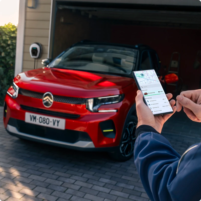 Home‑charging view of Citroën ë‑C3 electric SUV highlighting connected app features for convenient, efficient and affordable everyday mobility.
