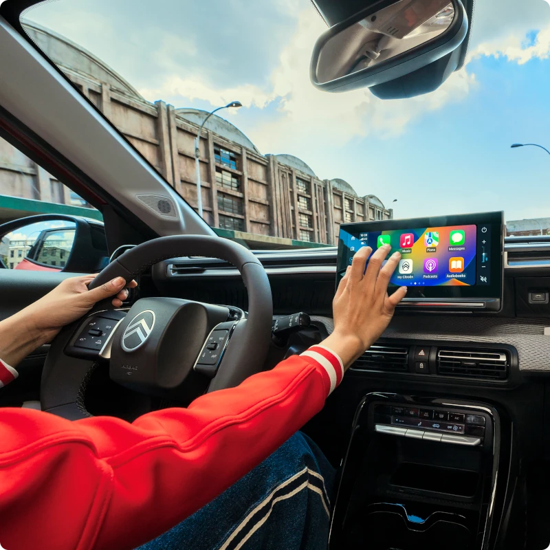 Vue conducteur ë-Berlingo montrant la technologie ADAS, améliorant la sécurité, la visibilité, le confort et une assistance à la conduite au quotidien assurée