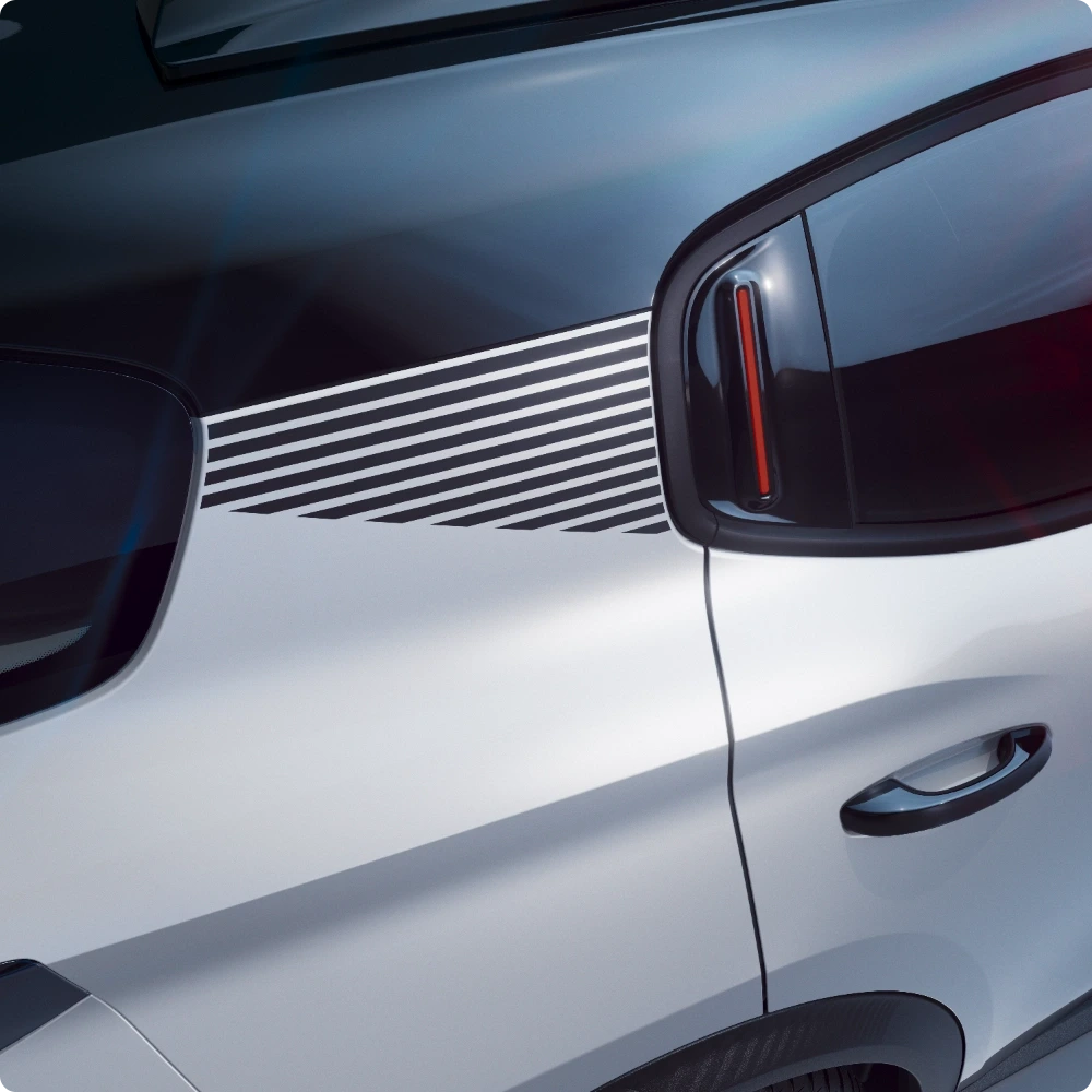 Vue extérieure des trois quarts avant du SUV Citroën C3 Aircross, mettant en valeur un style robuste pour une mobilité quotidienne confiante, polyvalente et abordable.