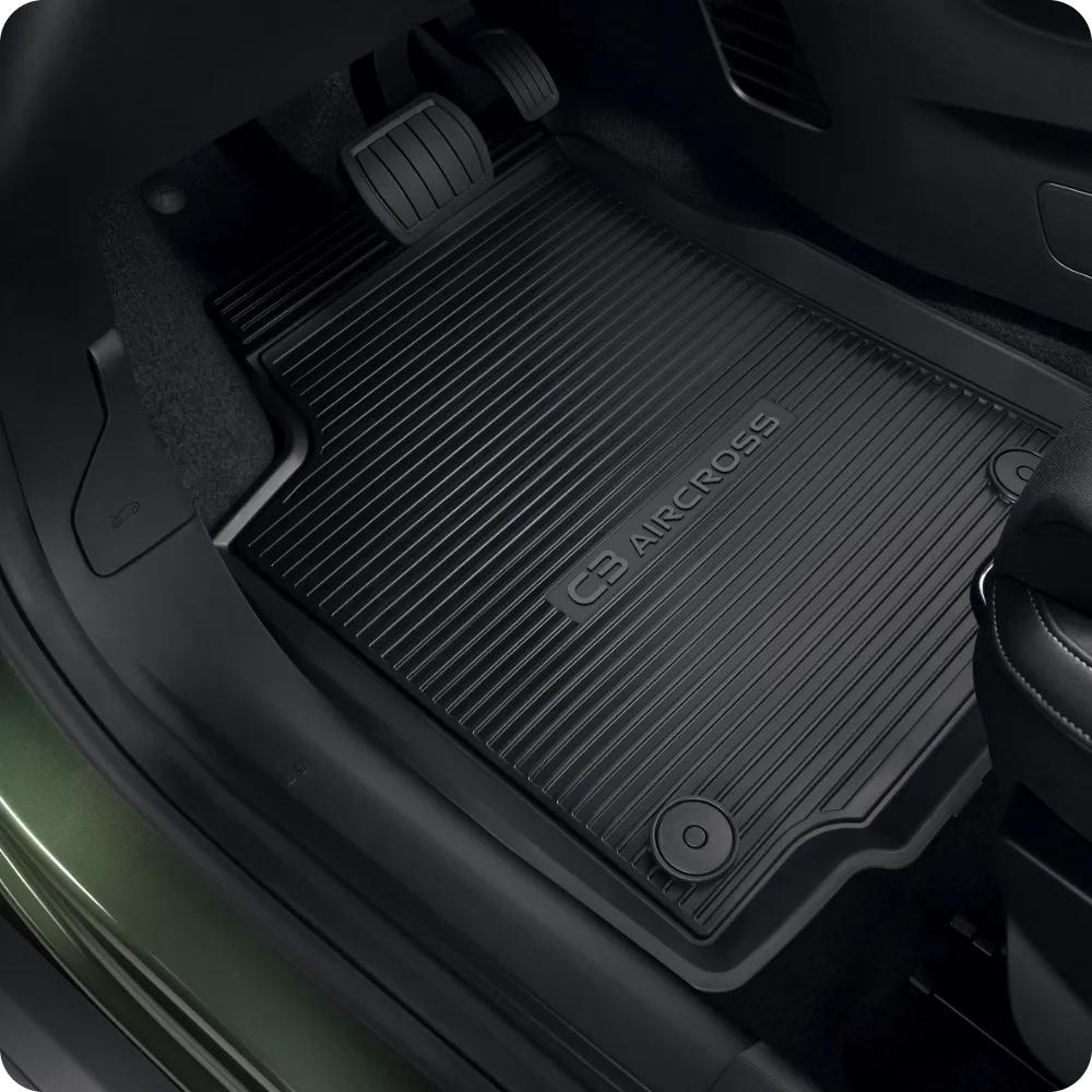 Close-up interieur van de Citroën C3 Aircross all-weather matten die duurzame, beschermende en betaalbare vloerbedekking bieden.