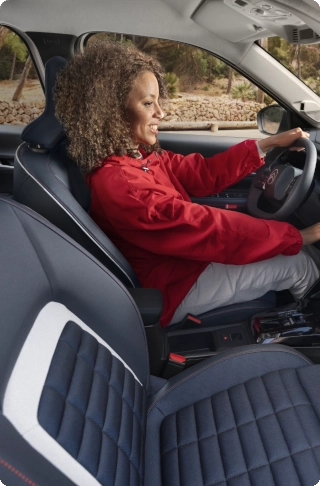 Achter voor interieur van de Citroën C3 Aircross SUV met comfortabele zitplaatsen voor ontspannen lange reizen en betaalbare dagelijkse mobiliteit.