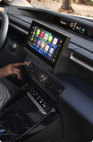 Close-up cockpit vooraanzicht van de Citroën C3 Aircross SUV met groot infotainmentscherm voor intuïtieve, verbonden en betaalbare dagelijkse mobiliteit.