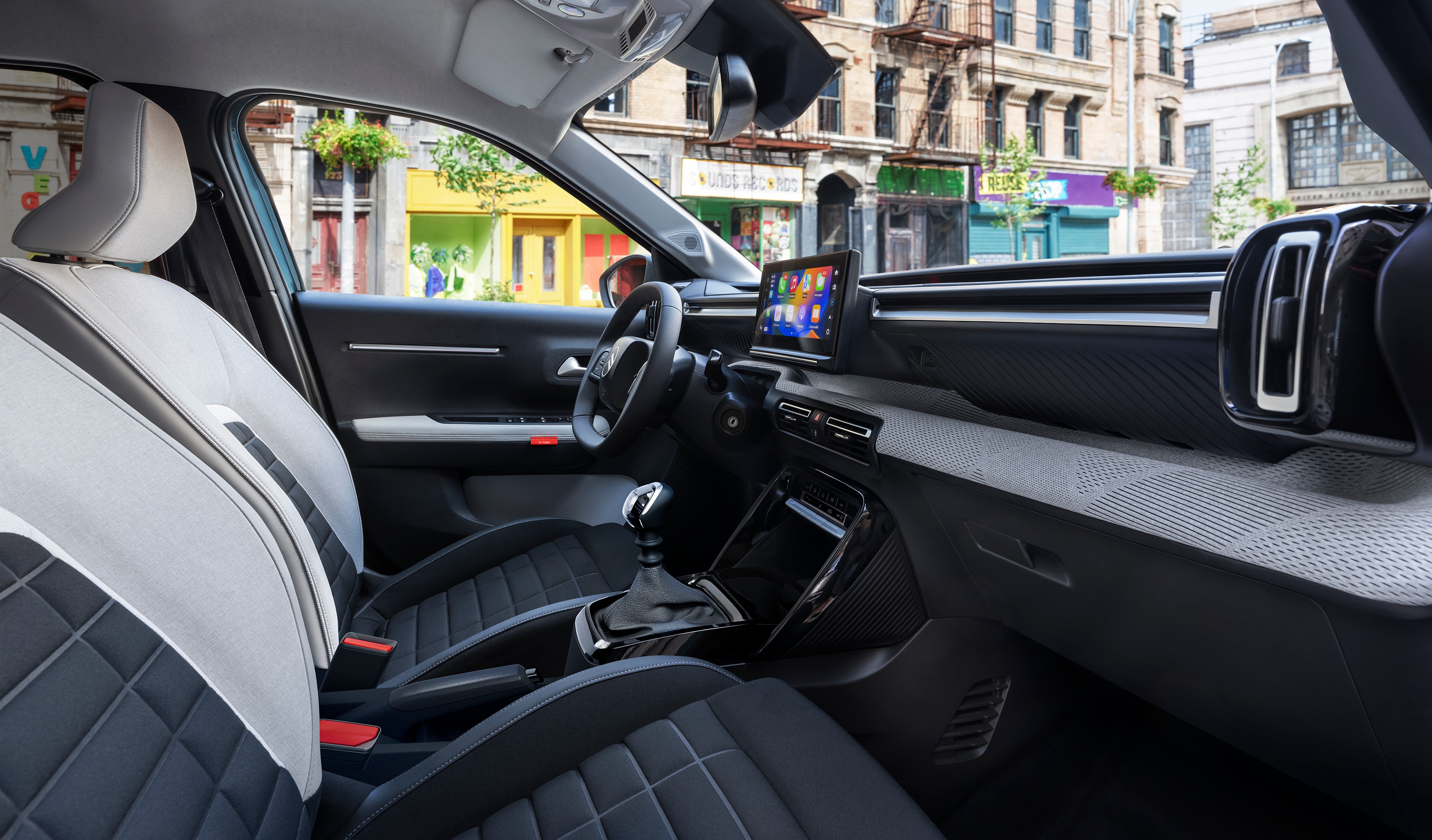 Interieur van de cockpit van de Citroën ë-C3 elektrische SUV benadrukt modern dashboardontwerp voor intuïtief, comfortabel en betaalbaar stedelijk rijden.