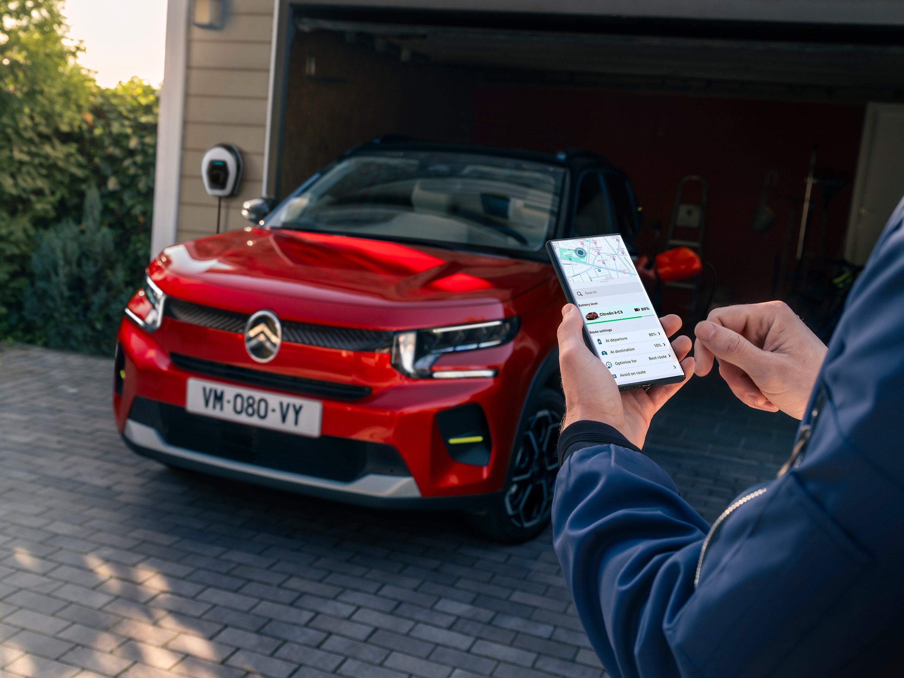 Oplaadweergave van de Citroën ë-C3 elektrische SUV benadrukt verbonden app-bediening voor slimmere, betaalbare en gemakkelijkere dagelijkse mobiliteit.