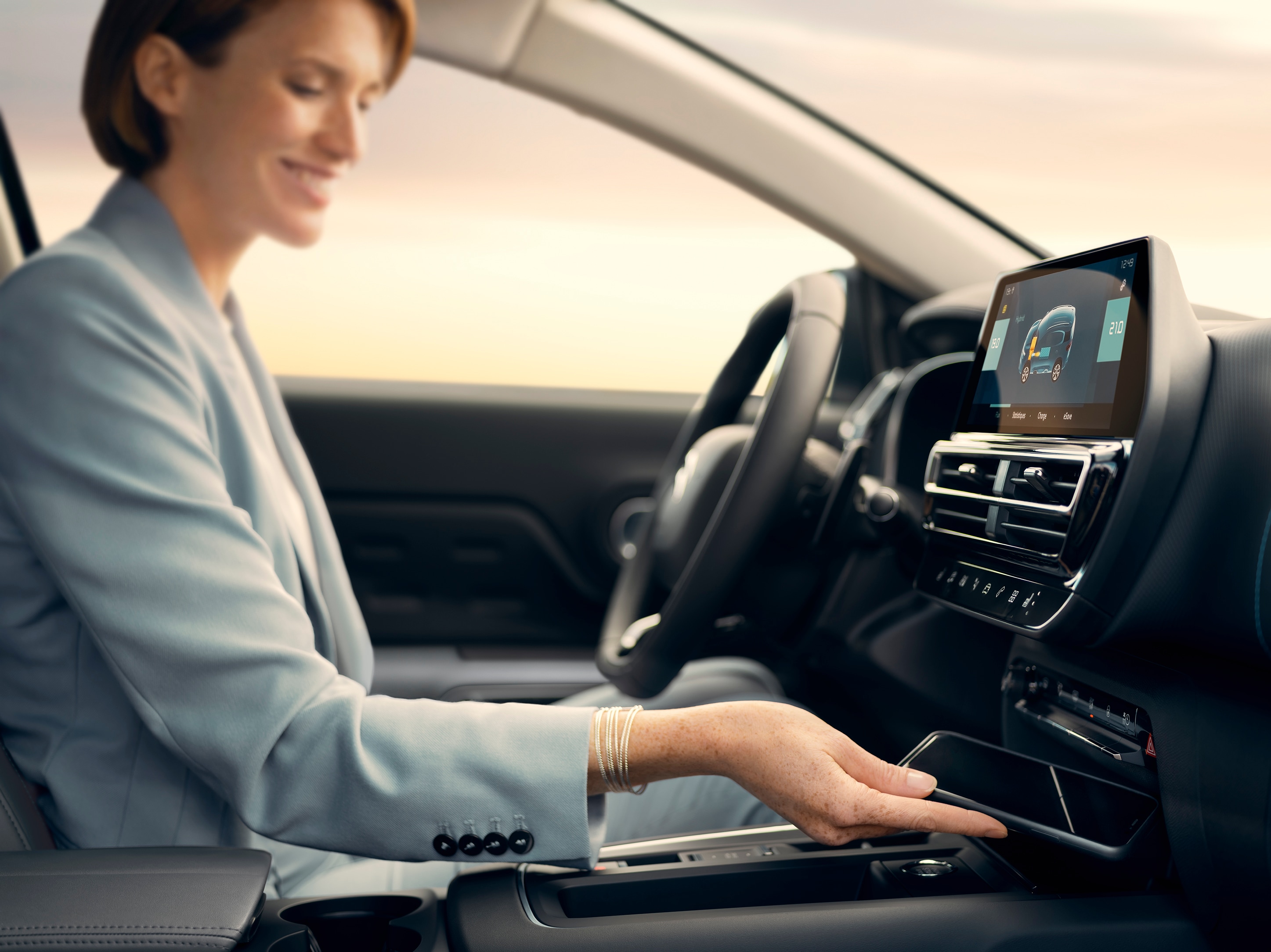 Woman charging her phone in C5 Aircross