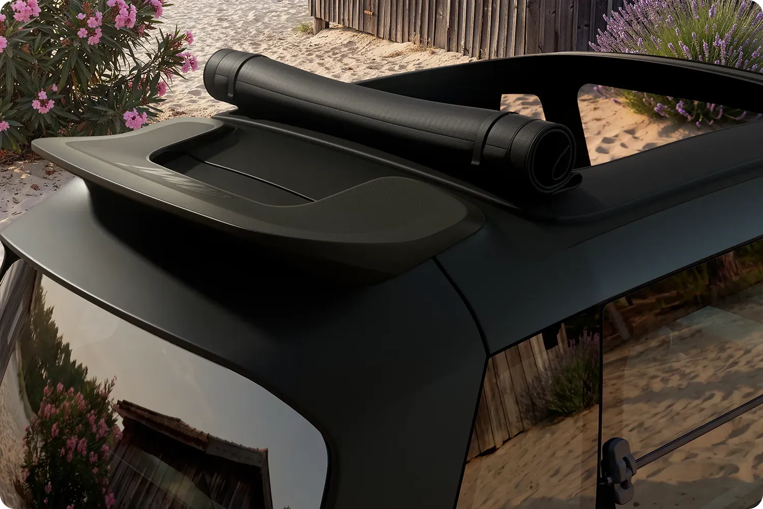 Gros plan sur la galerie de toit de Citroën Ami Outdoor, au design compact, électrique et accessible, avec un rangement innovant pour les aventures en plein air