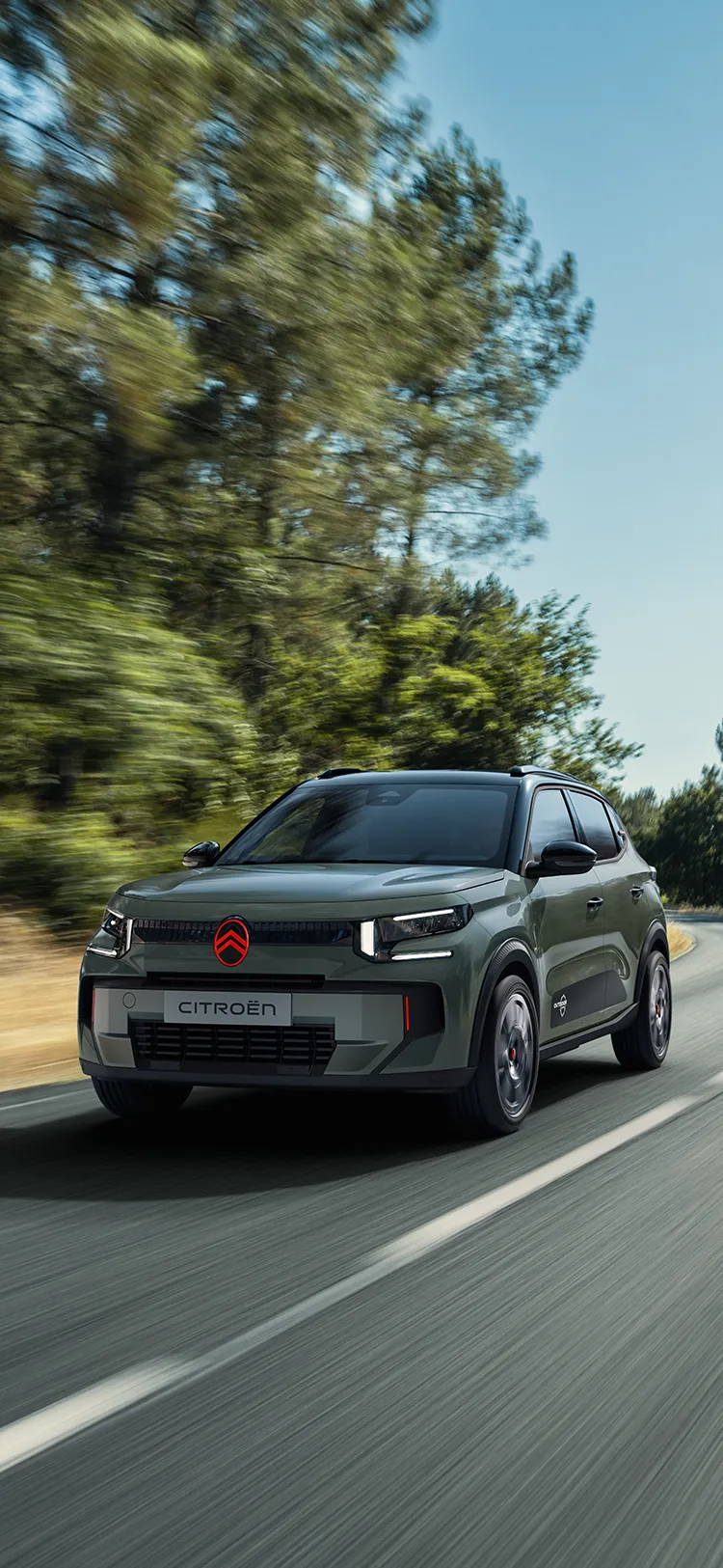 Vue avant trois-quarts de Citroën C3 Outdoor, berline robuste, polyvalente et confortable au look de crossover et au style innovant pour les escapades en plein air